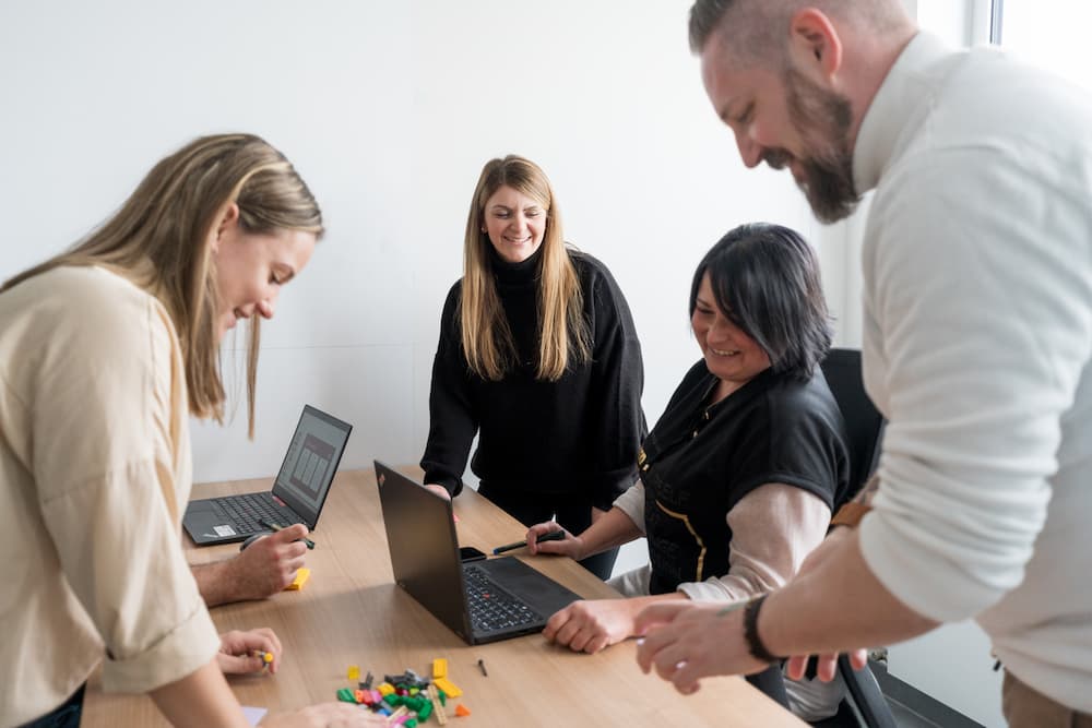 Team-Meeting bei Wilhelm Brandenburg mit kreativer Aufgabenstellung